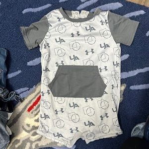 Great condition under armor heat gear 24 months one piece outfit